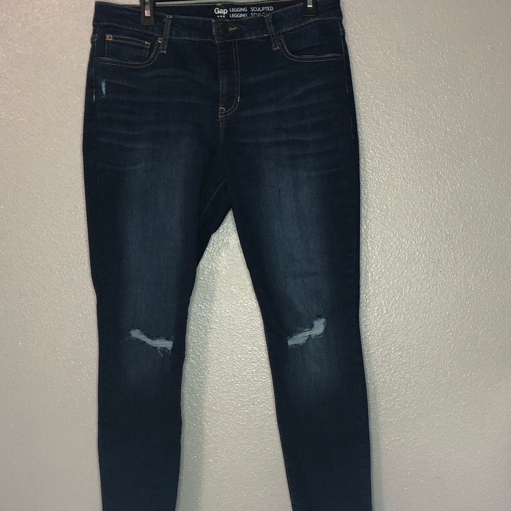 dark blue distressed skinny jeans